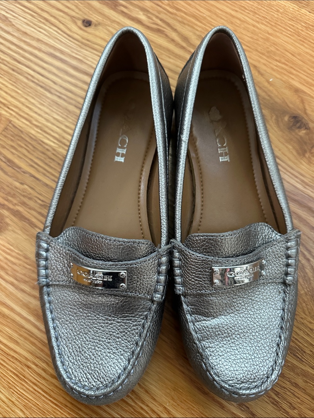 Coach Frederica loafers in‎ a metallic silver pebbled leather women’s 6.5